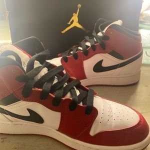 Chicago mid retro 1’s